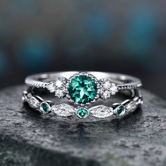 VINTAGE GREEN HALO RING