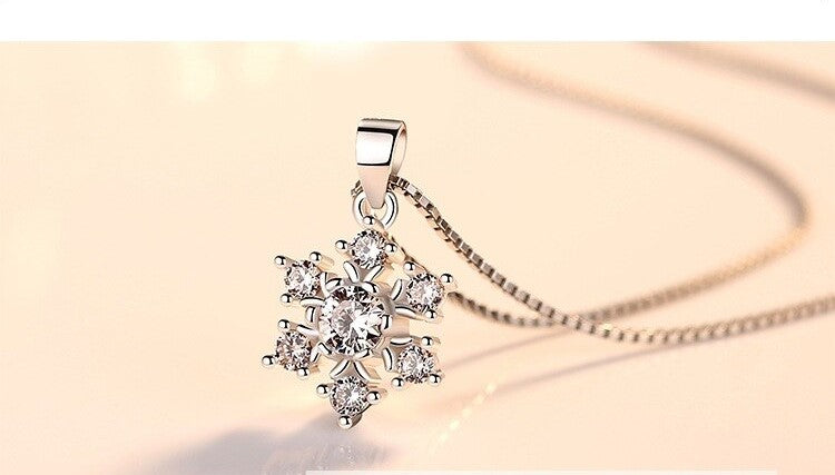 CRYSTAL SNOWFLAKE PENDANT