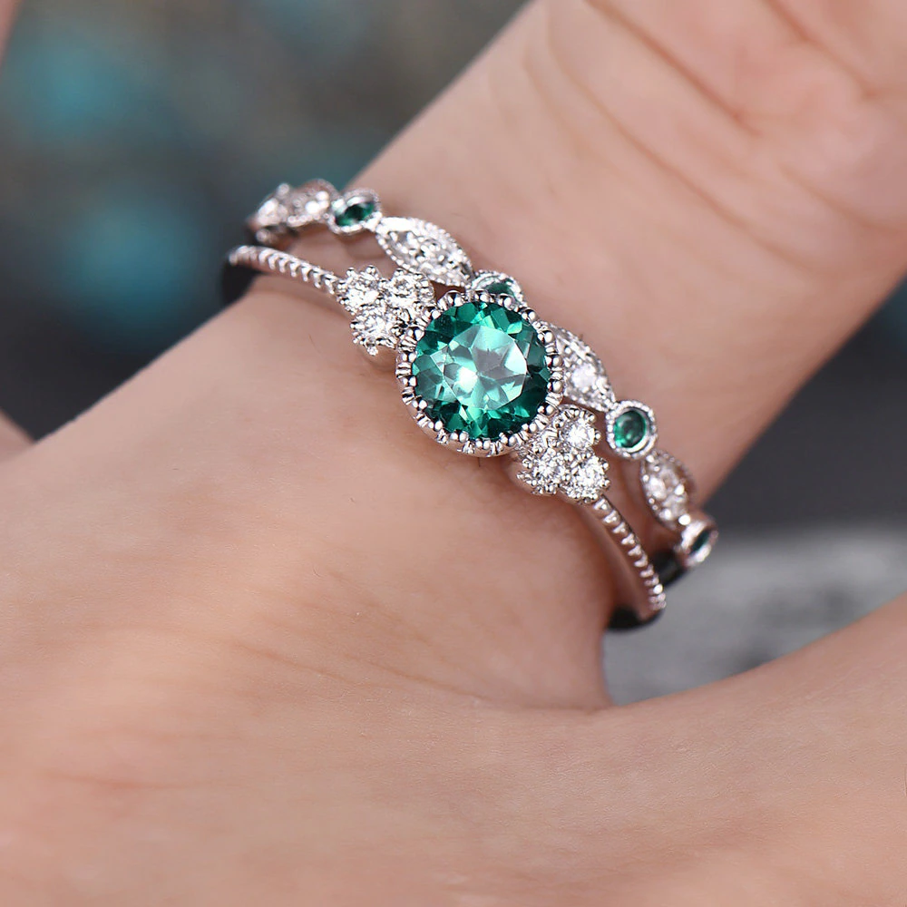 VINTAGE GREEN HALO RING